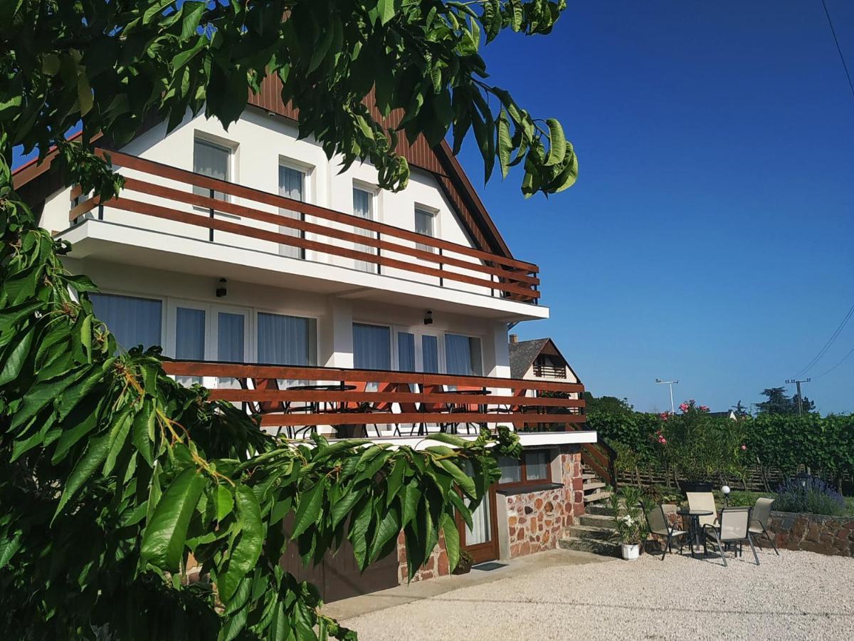 Mogyorosi Appartement